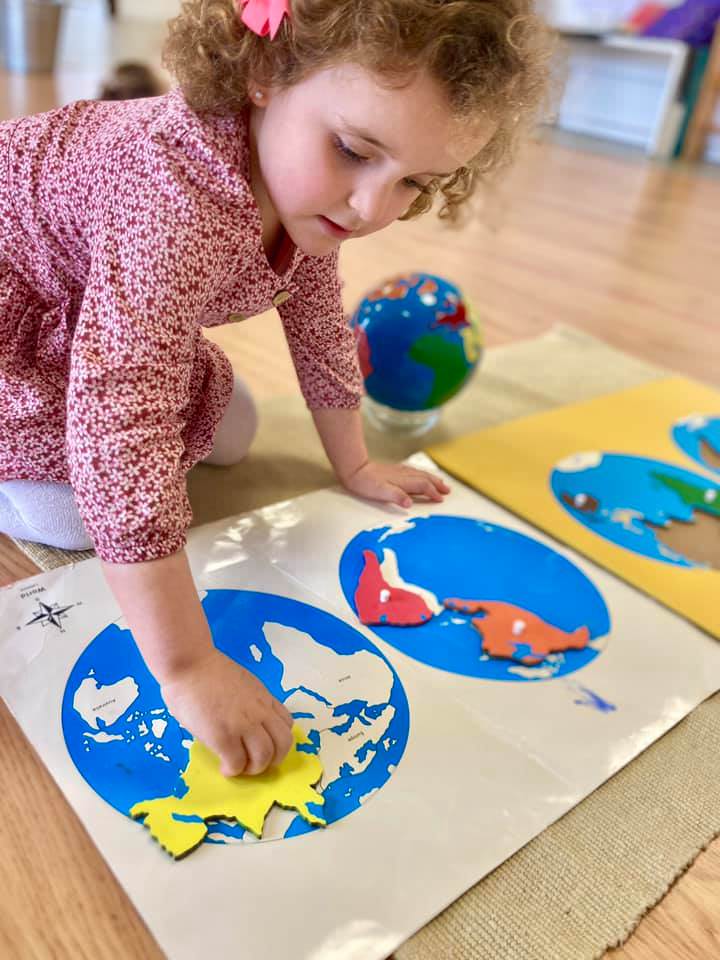Girl Playing - Blog Post - Are you looking for a school where your child will be happy to learn? - International Montessori School in Sotogrande, Cádiz - Spain